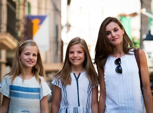 Spain’s Queen Letizia drives Princess Leonor on first day in school