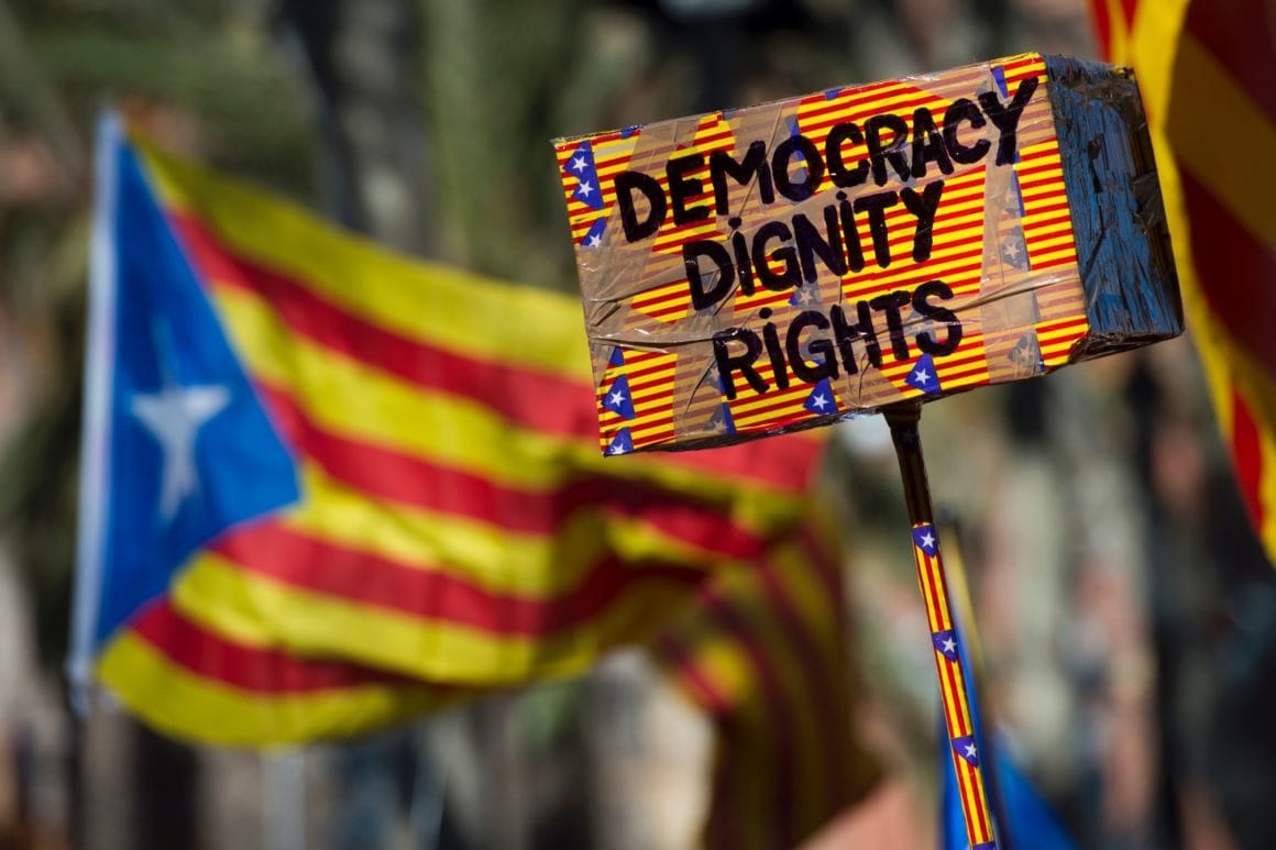 EU executive urges dialogue in Catalonia situation