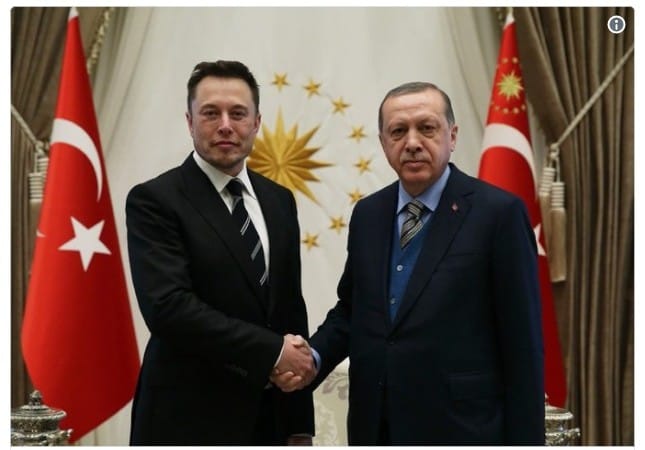 Elon Musk just got 1 million likes for an Instagram photo taken at a Turkish memorial