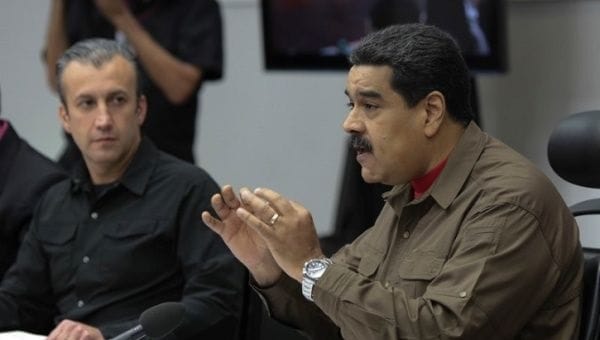 Venezuela crisis: Caracas shops mobbed as Maduro forces price cuts
