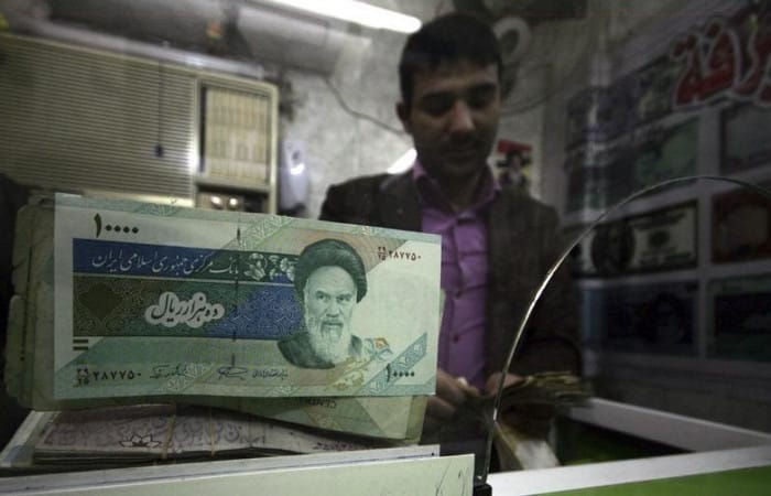 Iran holds 100 money changers and freezes accounts in dollar crackdown