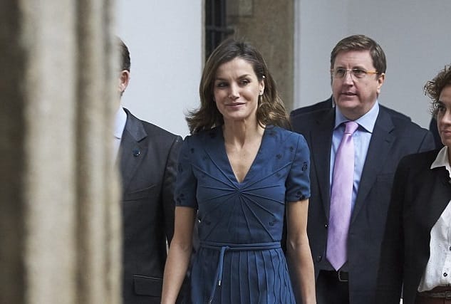 Queen Letizia of Spain is chic in navy blue dress at ‘Digitalizadas’ in Madrid