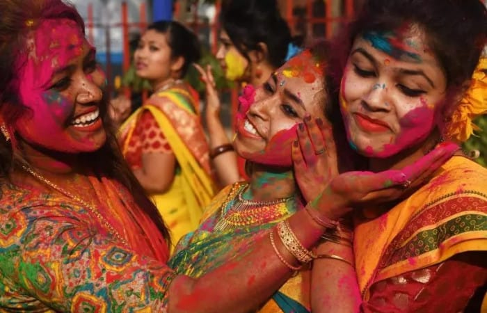 India: Colours come out as Hindus celebrate Holi festival