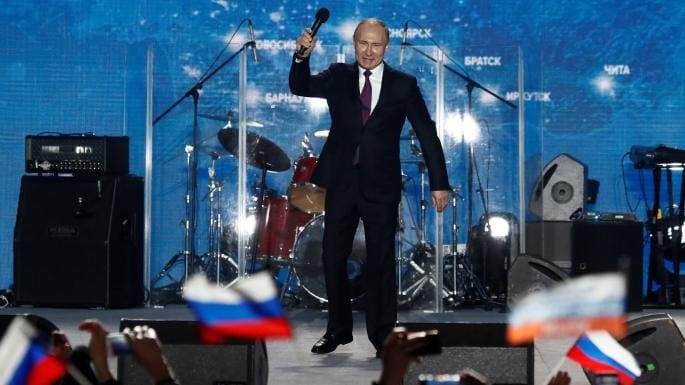 Putin rallies loyalists in Crimea on eve of Russian election