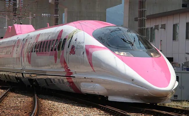 Japan: Hello Kitty pink bullet train debuts in Osaka