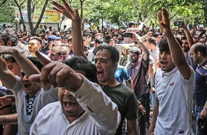 Iran: Thousands of protesters shut down Tehran’s Grand Bazaar