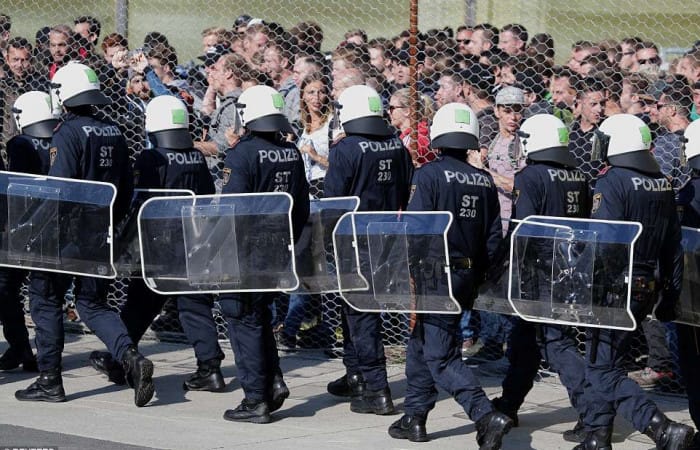 Austria stages dramatic anti-migrant exercise as it prepares to lead EU immigration crackdown