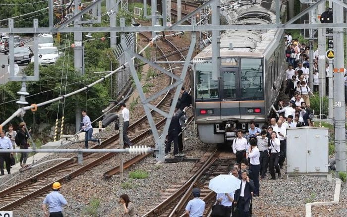 Japan: earthquake magnitude 6.1 hits Osaka