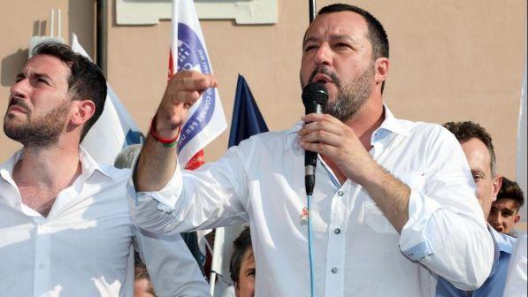 Salvini demands answers after French soldiers ‘drive into Italy and drop off migrants’