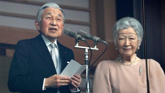 Japan: Huge crowds as Emperor Akihito gives emotional farewell