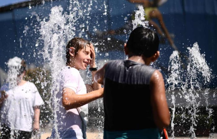 Melbourne expecting 44C as Victoria faces hottest day since Black Saturday