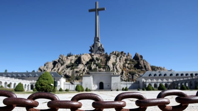 Spain: government gives Franco family 15 days to decide reburial