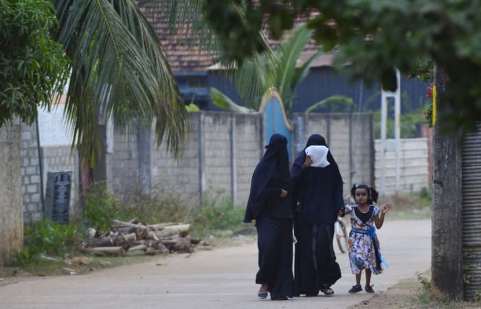 Sri Lanka bans face veils after Easter Sunday terroristic attacks