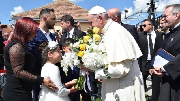 Pope apologises to Roma for Catholic discrimination