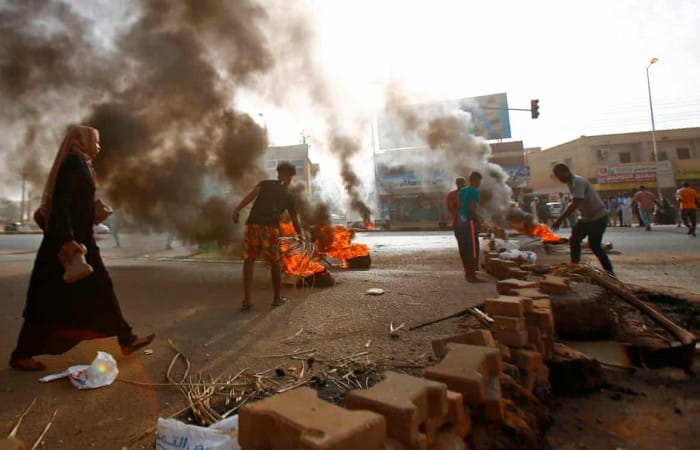 Sudanese military calls for snap election amid protests