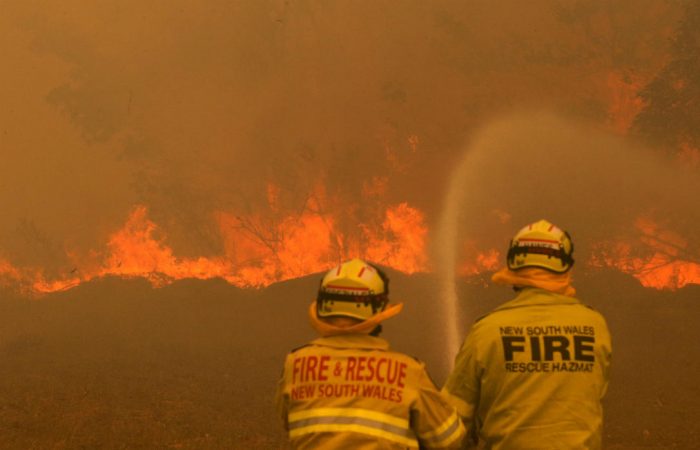 State of emergency declared as bushfire threatens Australian capital