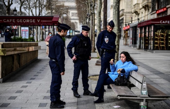 COVID-19: French police hand out over 4,000 fines for violating lockdown