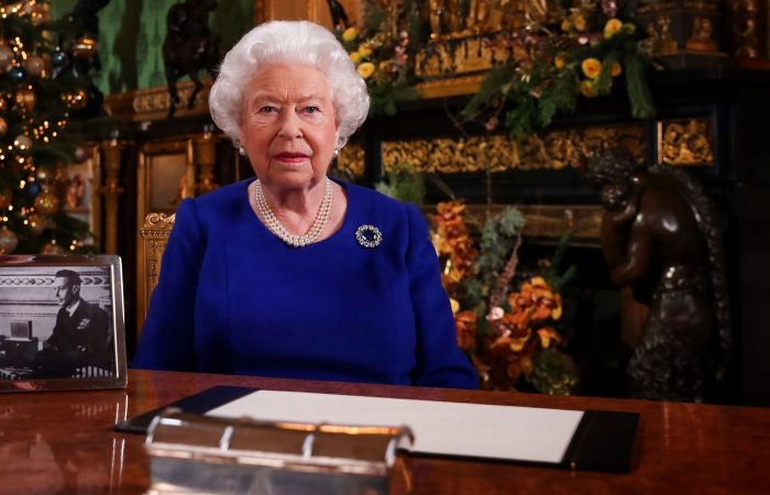 Queen Elizabeth will ask Britain to show resolve against virus in a rare address