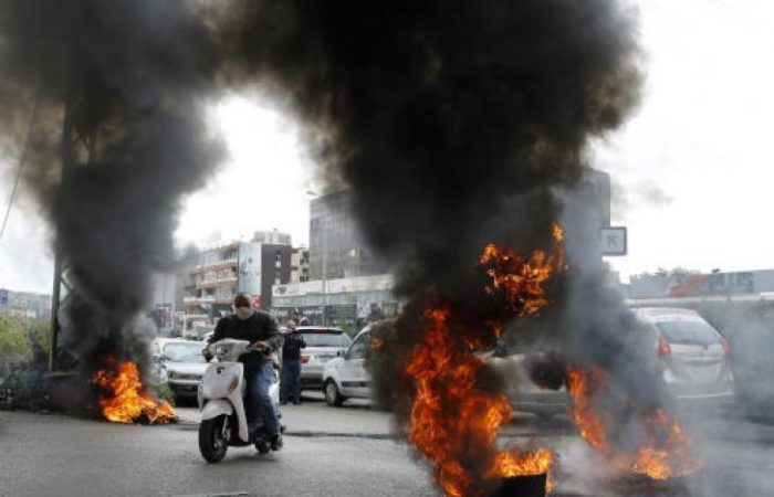 Lebanon: Banks collapse as protests turn violent