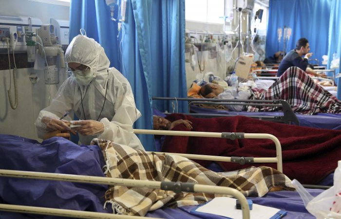 Iran to recruit 10,000 health workers to fill in for 6,000 COVID patients