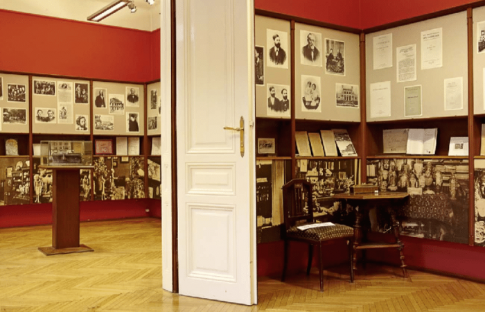 Freud’s Vienna consulting rooms open without furniture