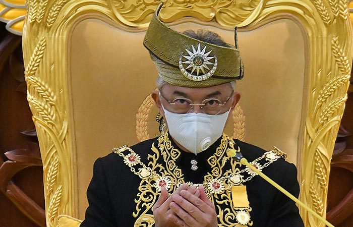 Malaysia monarch urges MPs to back budget vote