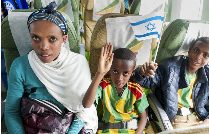 Hundreds of Ethiopian immigrants get warm welcome in Israel