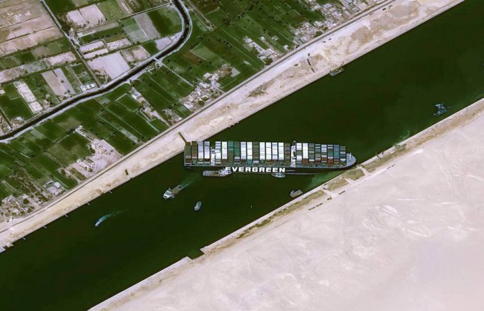 Plan made to refloat ship blocking Suez Canal using tide