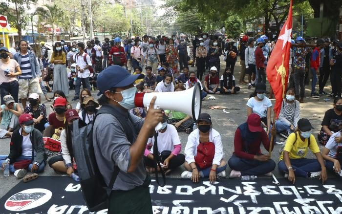 Ethnic guerrillas give ultimatum to Myanmar’s junta