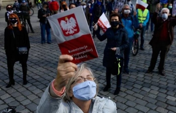 Poland: COVID restrictions extended for another week with two exceptions