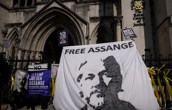 Julian Assange should be extradited, US lawyers insist