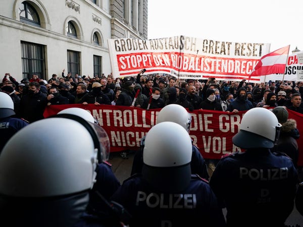 Tens of thousands protest COVID-19 restrictions in Vienna