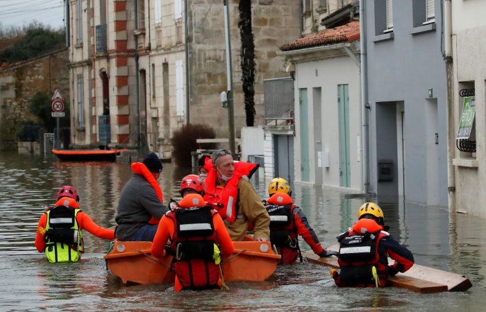 Floods cause havoc in south west France