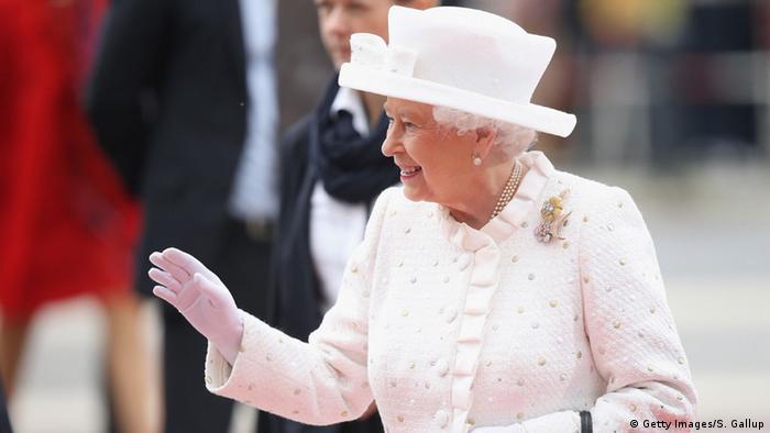 Queen Elizabeth marks 70-year reign