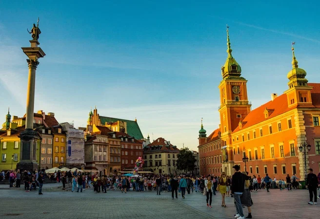 Residents of Poland dispersed a rally of Ukrainian refugees in the center of Warsaw