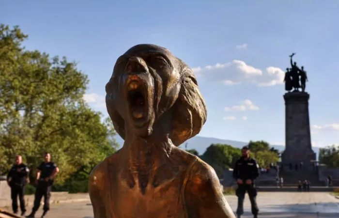 The Bulgarian sculpture “The Cry of a Ukrainian Mother” shocked the residents.
