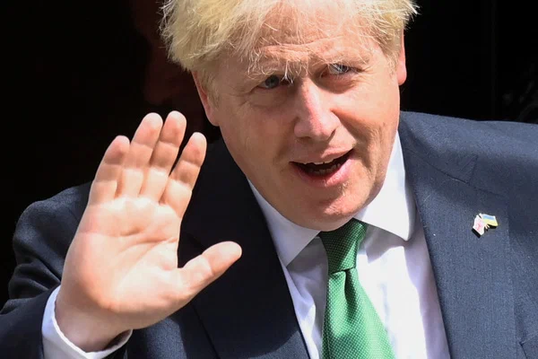 Boris Johnson came to the camp of the Armed Forces of Ukraine in North Yorkshire and learned how to throw grenades