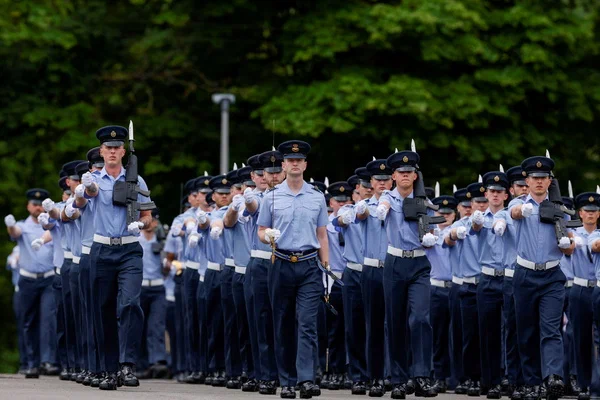 British Air Force suspends admission of white men for the sake of women and minorities