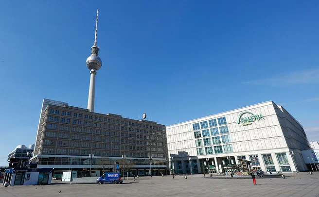 Berlin shopping centers began turning off escalators due to electricity prices