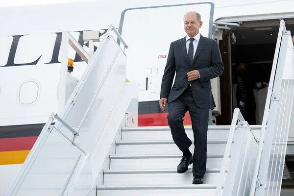 German Chancellor Olaf Scholz Arrives in Canada to Seek Alternatives to Russian Gas