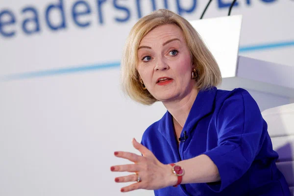 Liz Truss thinks about reducing VAT in the UK in case of victory in the elections