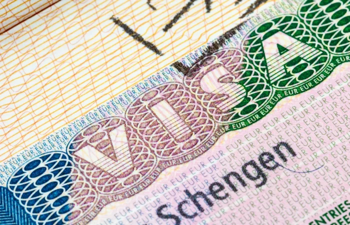 Germany stated that there are no decisions in the EU to stop issuing Schengen to Russians.
