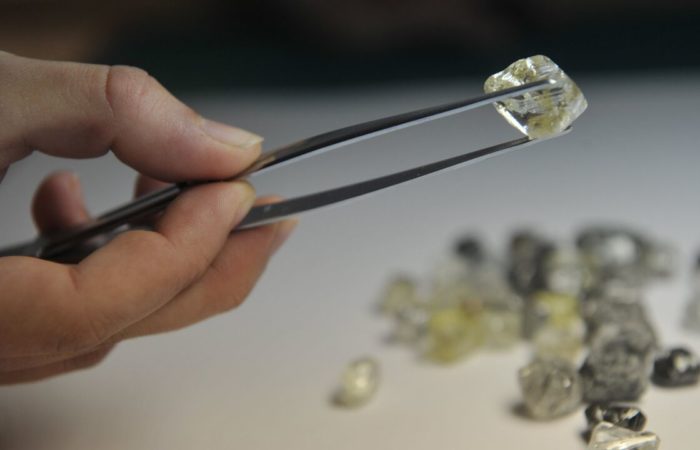 EU countries have not agreed on the inclusion of Russian diamonds in the list of sanctions.
