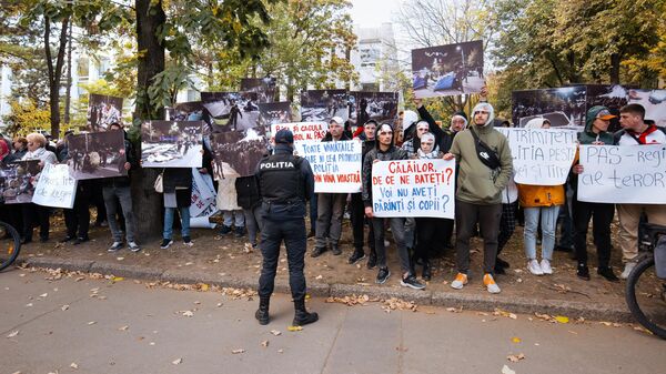 In Chisinau, demonstrators accused the country’s authorities of persecuting the opposition.