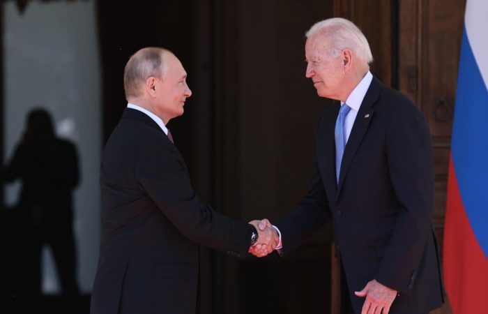 The White House is trying to prevent a meeting between Putin and Biden at the G20.