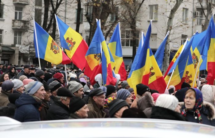 In Chisinau, the opposition came to a rally against the rise in electricity prices.
