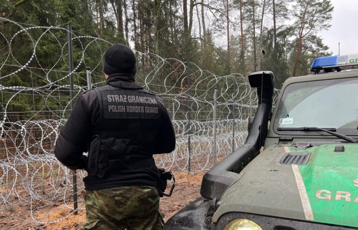 Poland began to build barriers on the border with Russia