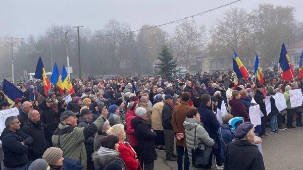 A mass anti-government rally is taking place in the north of Moldova.