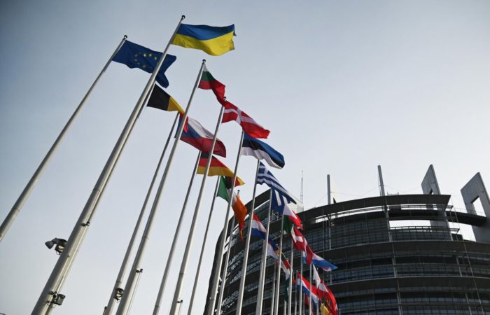 Two MEPs from Greece are accused of financial irregularities in the EP.