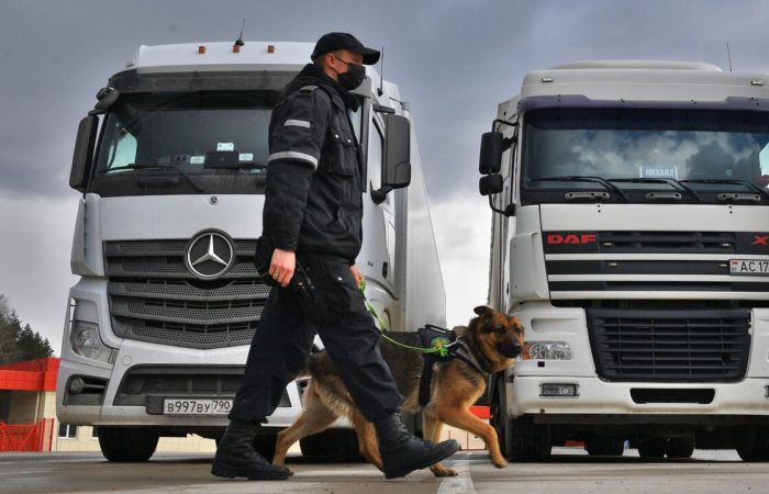 The EU is sabotaging the passage of trucks across the border, said the border committee of Belarus.